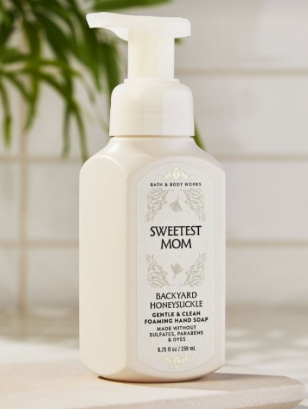 Bath & Body Works Cream 'Sweetest Mom' Backyard Honeysuckle Foaming Hand Soap